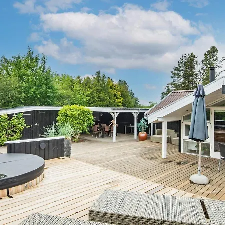 Holiday home X *